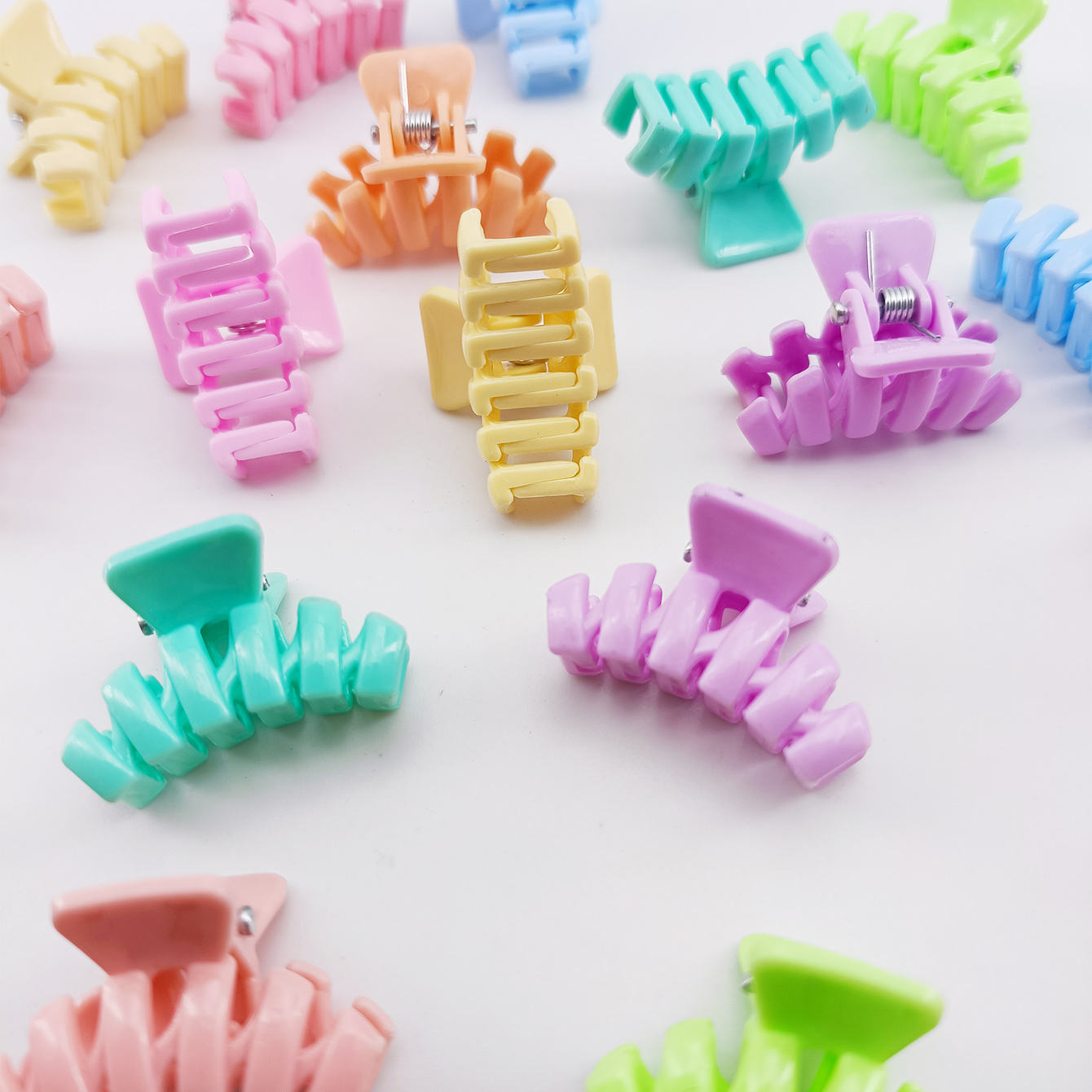 (074) (MOQ - 4 Pcs) Small Hair Stylish  Claw Clips - (One Piece 6.Rs) PACK OF 12 - 72