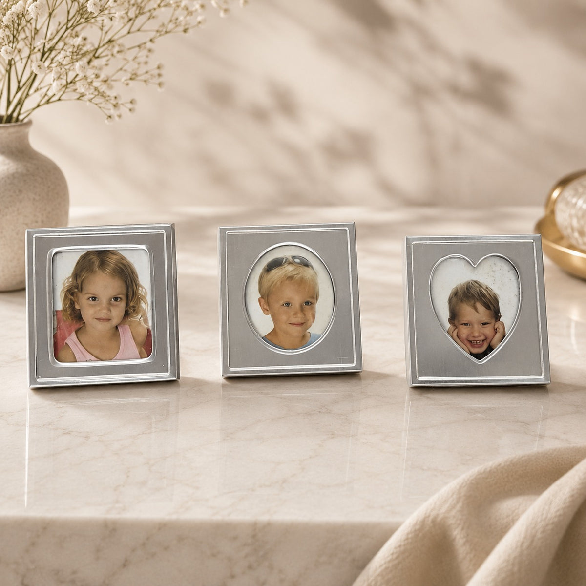 (G27) (MOQ 6 pcs) Mini Photo Frame Set (3 Shapes) – Each Frame 4x4 Size