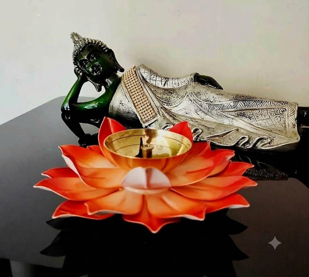 (MG4) (MOQ -50 Pcs)Lotus Brass Diya Double Colour Combination( Brass Oil Lamp)