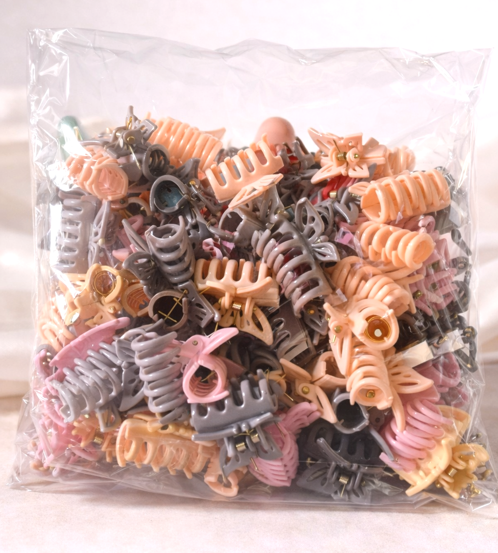 (WA-012) Assorted Mini Hair Claw Clips – Lot of clips (Per Pack ₹100.Rs )