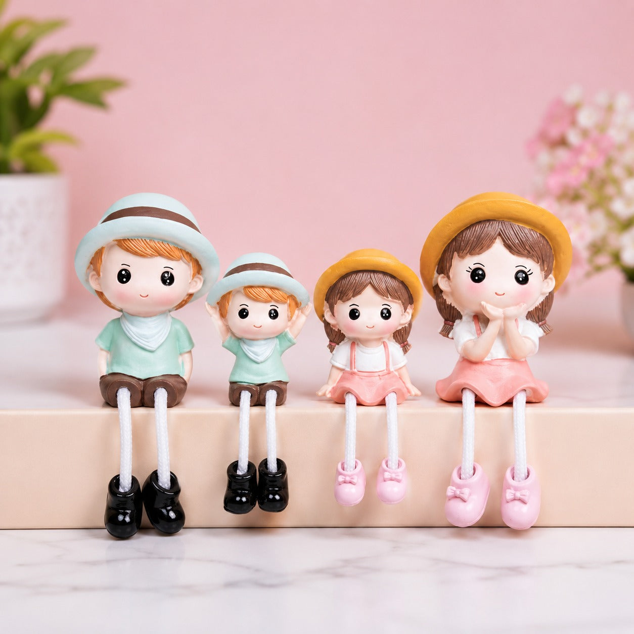 (G-051) Handcrafted Polyresin Hanging Family Showpiece – Decorative Sitting Couple