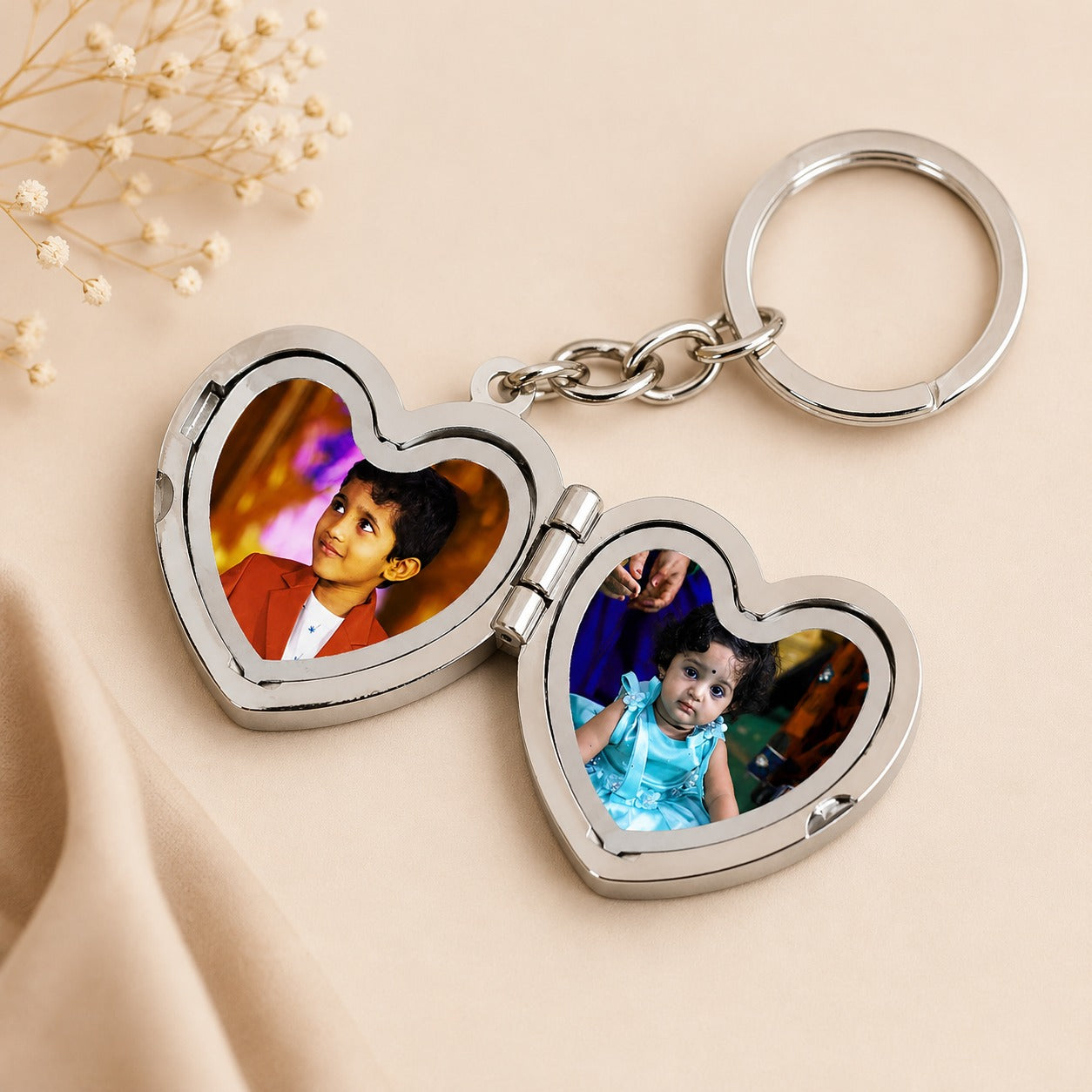 (KC-025) Couple Heart Shape Mini Photo Frame Keychain – Cute Photo Key Holder