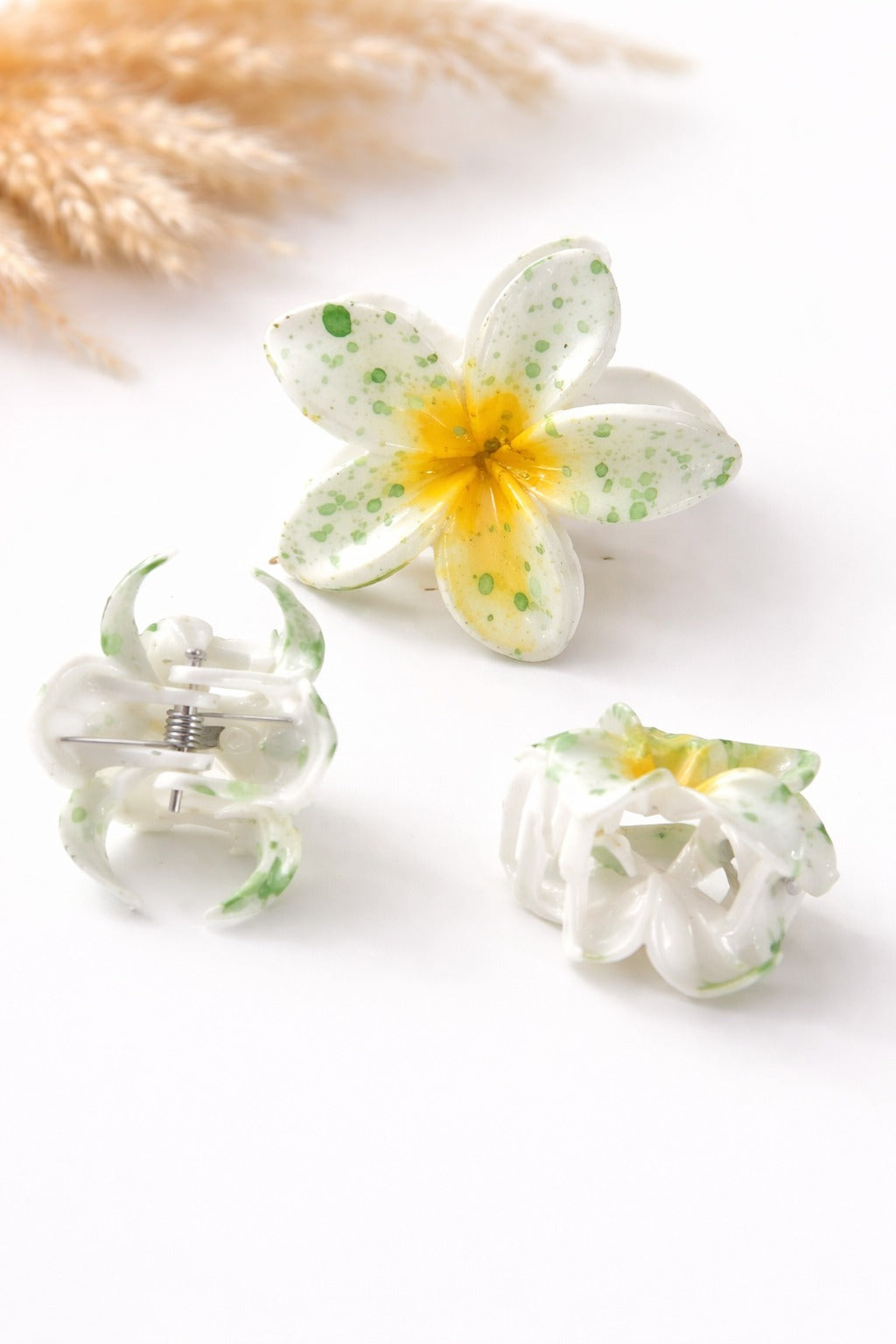 (WA-014) Korean Vibrant Clips | Large & Small Sizes (One 30.Rs) PACK OF 6 - 180