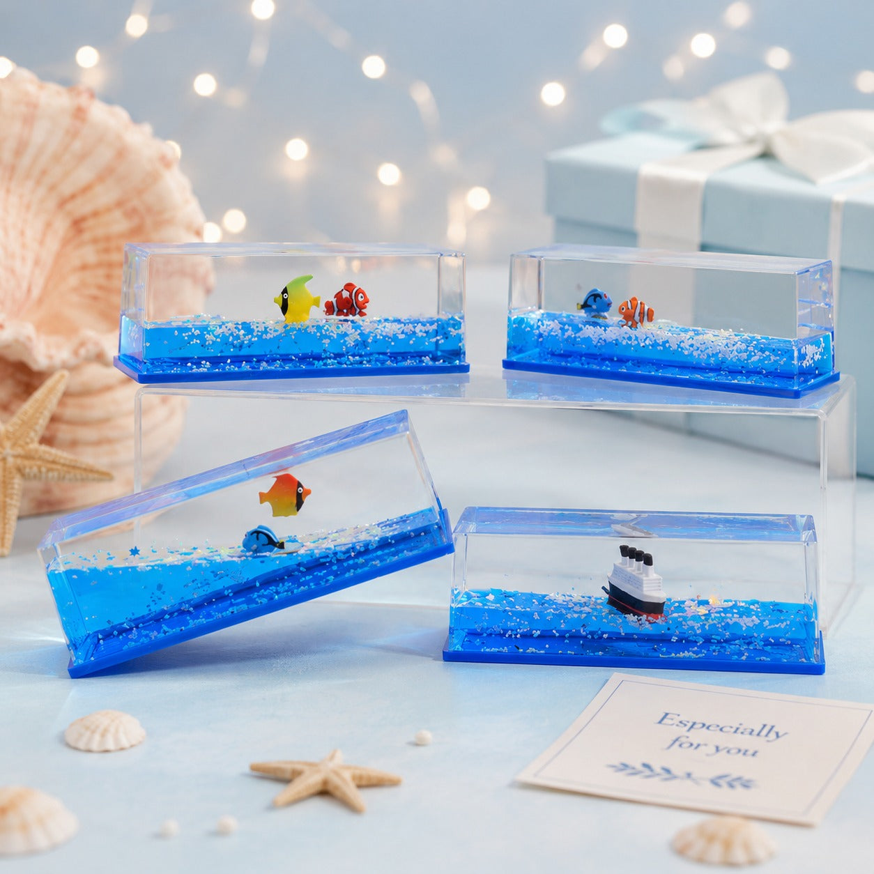 (G-008) Clear Liquid Desk Pen Stand with Floating Hearts