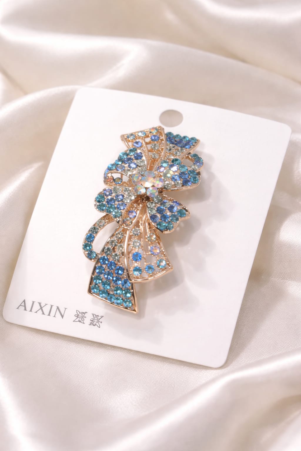 (027) Premium Crystal Bow Hair Clip – Luxury Design (₹45 Per Piece | Pack of 12 – ₹540)